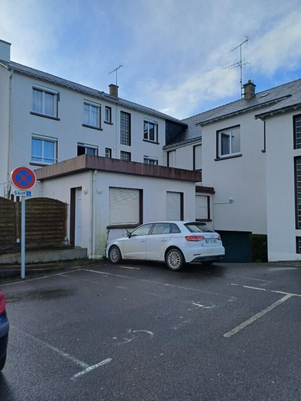 Immeuble 28 pièce(s) 732 m2 , 1,7 Ha
