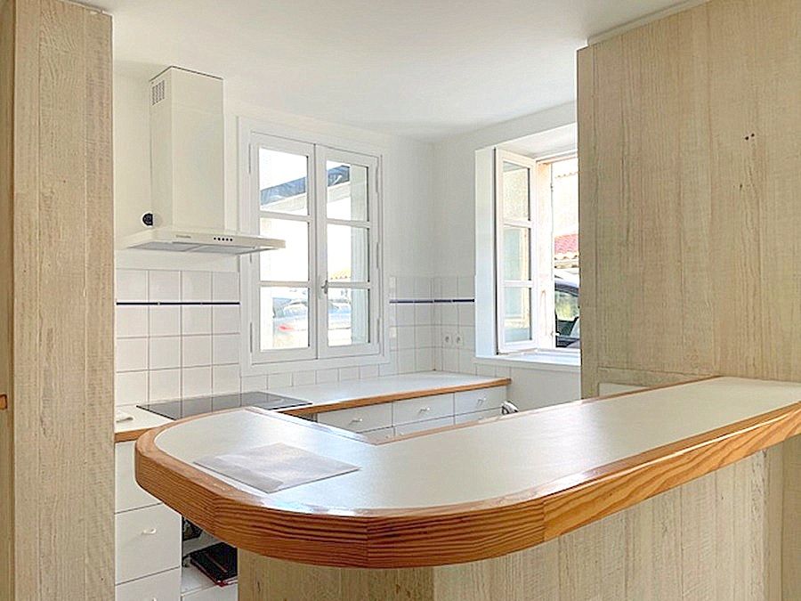 MARSILLY Maison en pierre 98 m2 3 chambres garage plein centre MARSILLY 3