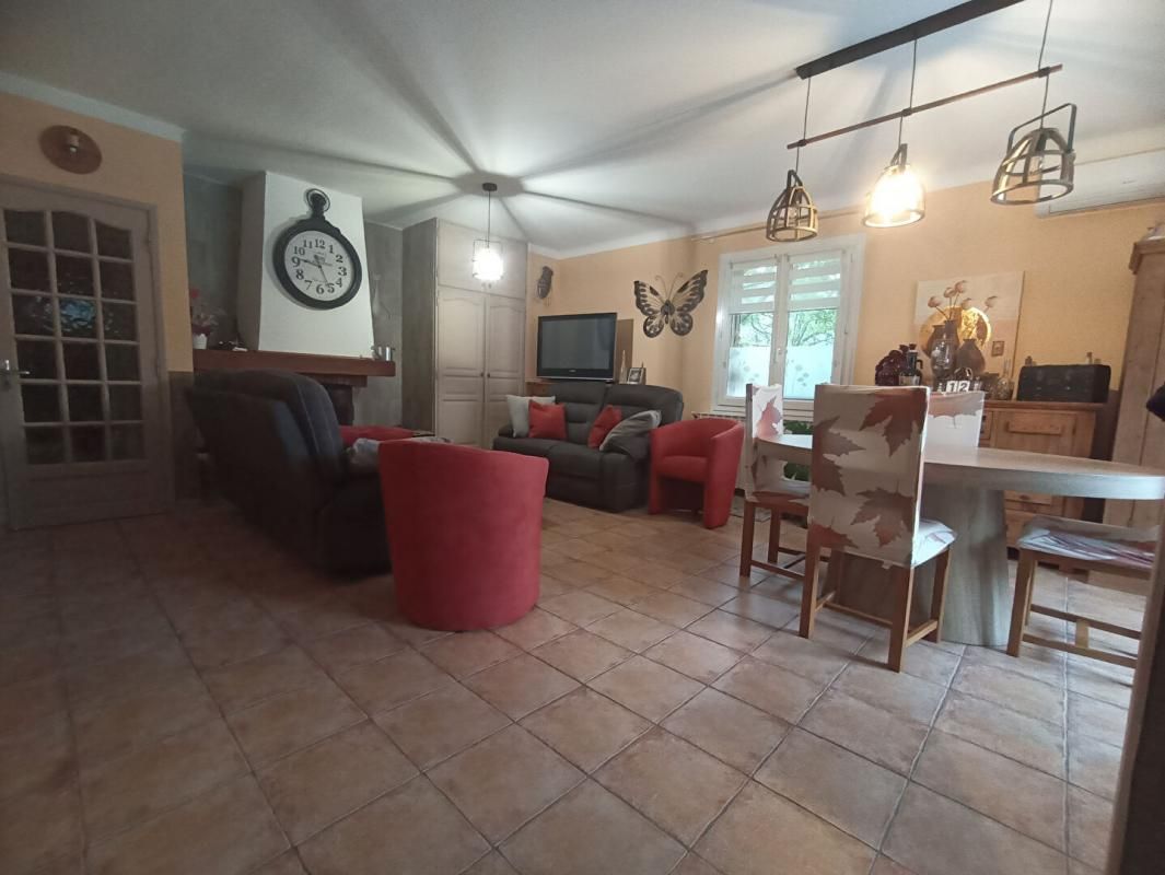 Villa plain pied 100m², 4 chambres, Terrain 500m², Piscine et grande dépendance à Lapalud 249 000