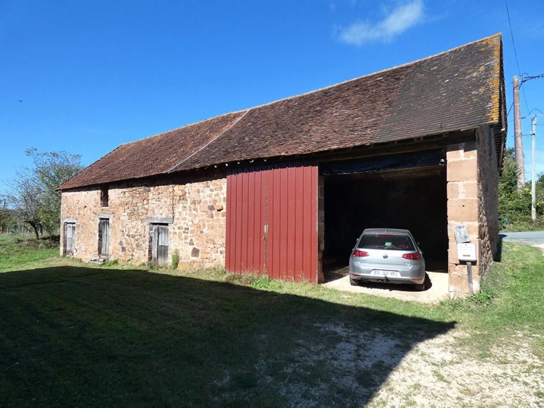 BOISSEUILH Propriété sur 1,2 hectares avec Maison / grange / stabulation 4