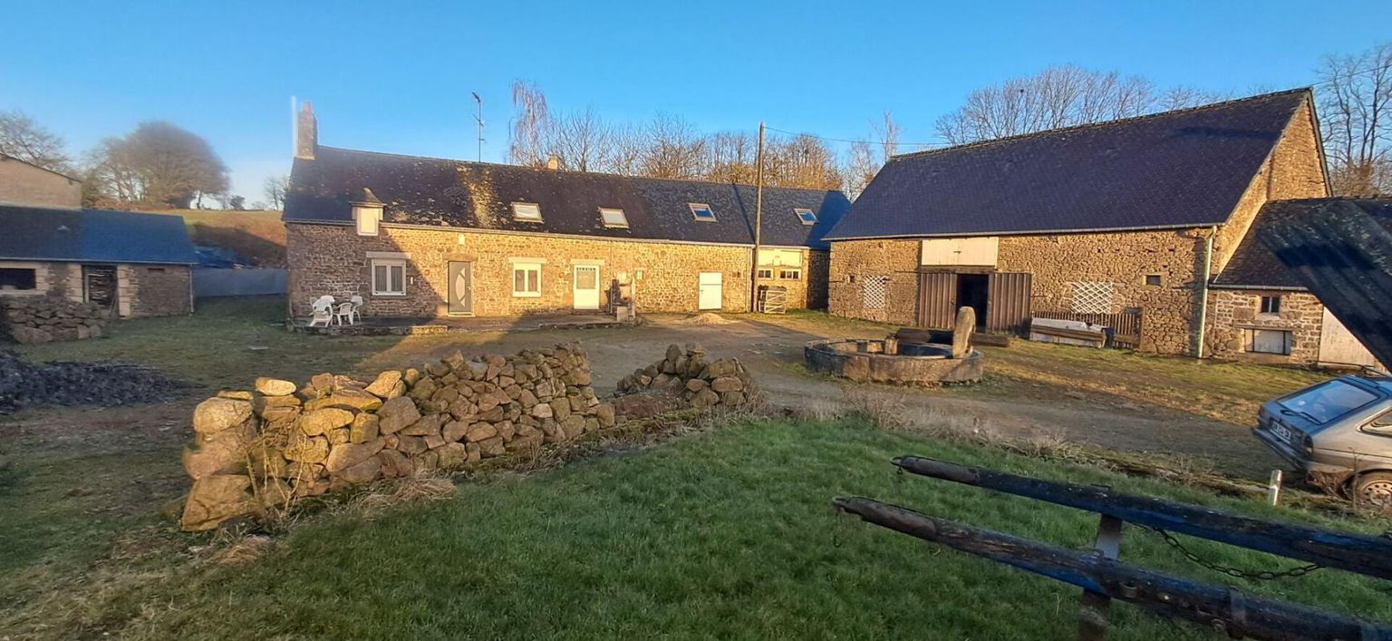 CHAMPEON SITE DE CAMPAGNE avec bâtiments d'habitations en pierres à fort potentiel 2