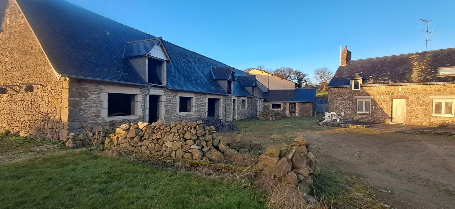 CHAMPEON SITE DE CAMPAGNE avec bâtiments d'habitations en pierres à fort potentiel 3