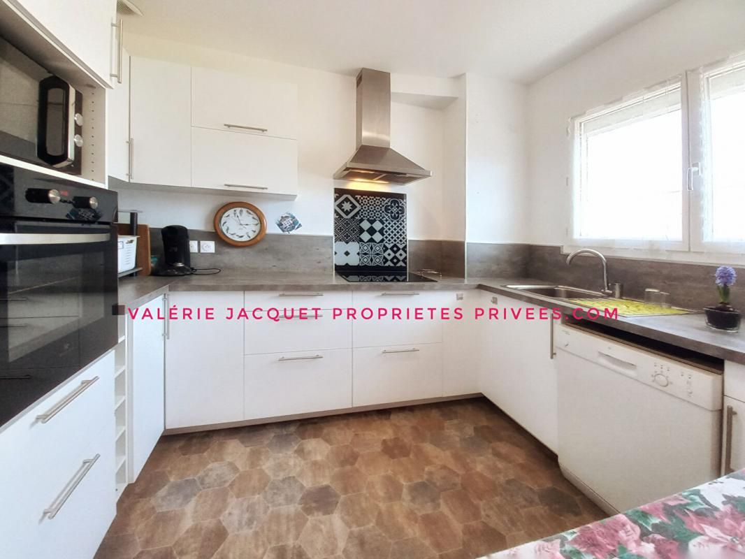 COUTRAS Maison Coutras Centre 6 pièce(s) 110 m2 2