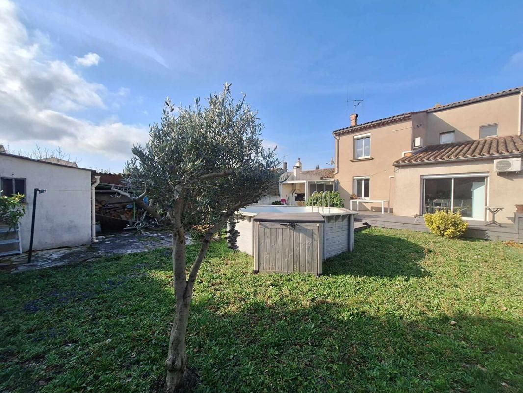 Maison de ville Carcassonne Pasteur 5 chambres avec garage et jardin