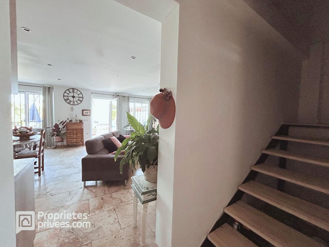 SORGUES Maison moderne 7 pièces 135 m² à SORGUES 4