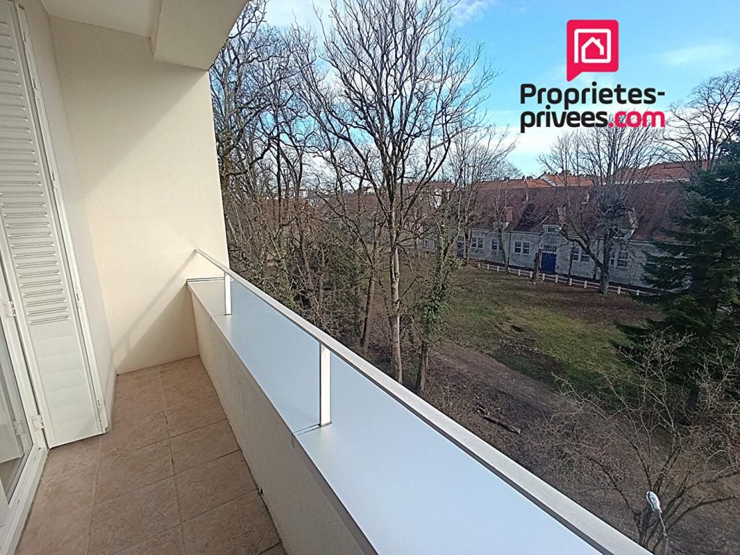 BESANCON Appartement T4 traversant avec 3 chambres et balcon à BESANCON Quartier Villarceau-Polygone 3