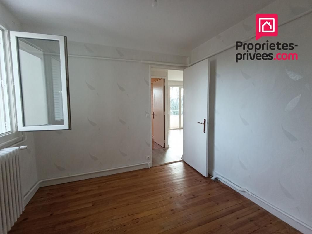 BESANCON Appartement T4 traversant avec 3 chambres et balcon à BESANCON Quartier Villarceau-Polygone 4