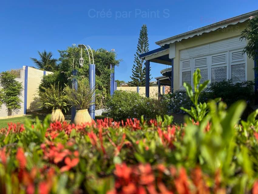 BAIE-MAHAULT Villa + T2 3