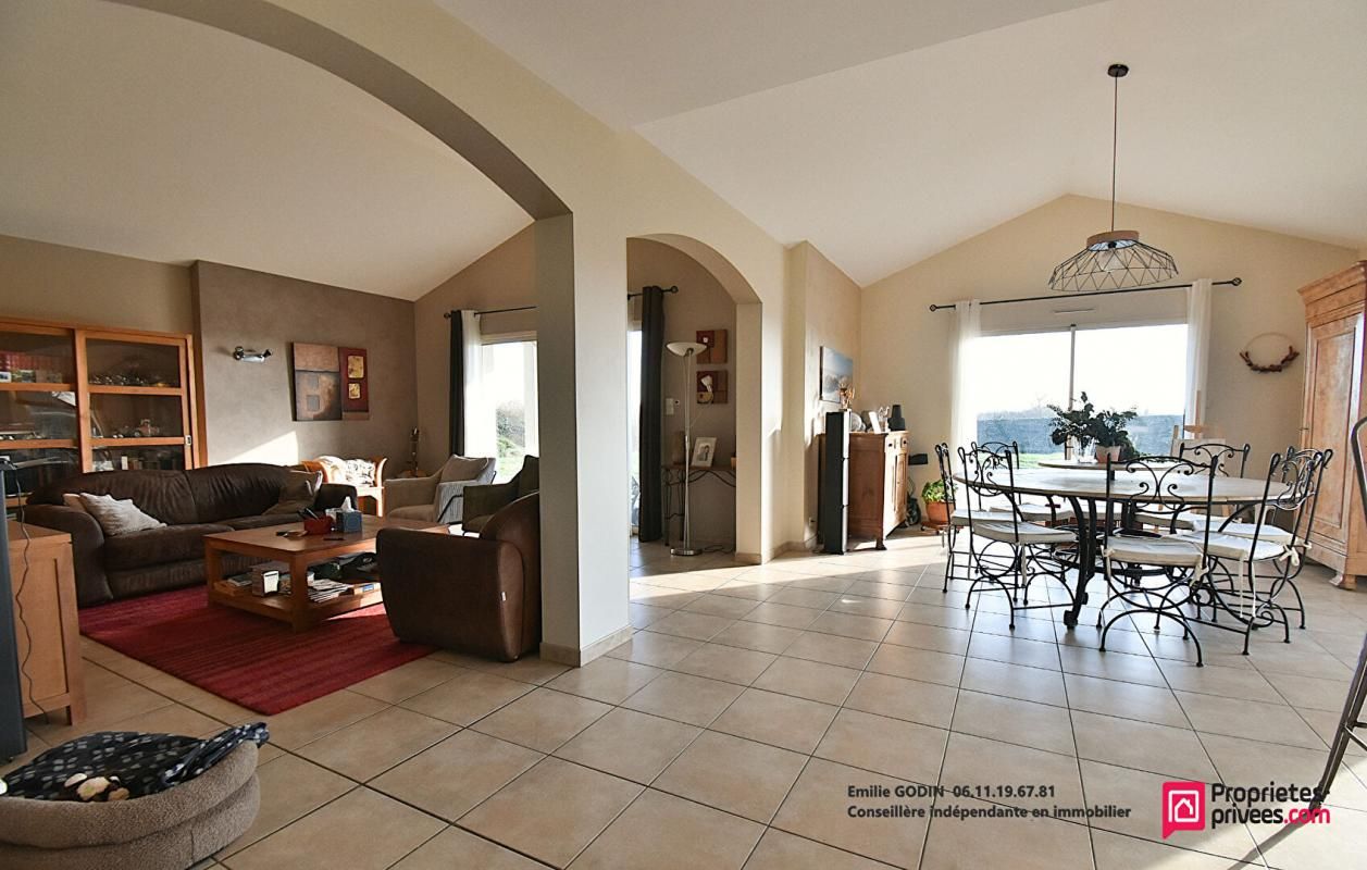 MAULEVRIER Maison Maulevrier 8 pièce(s) 217 m2 2