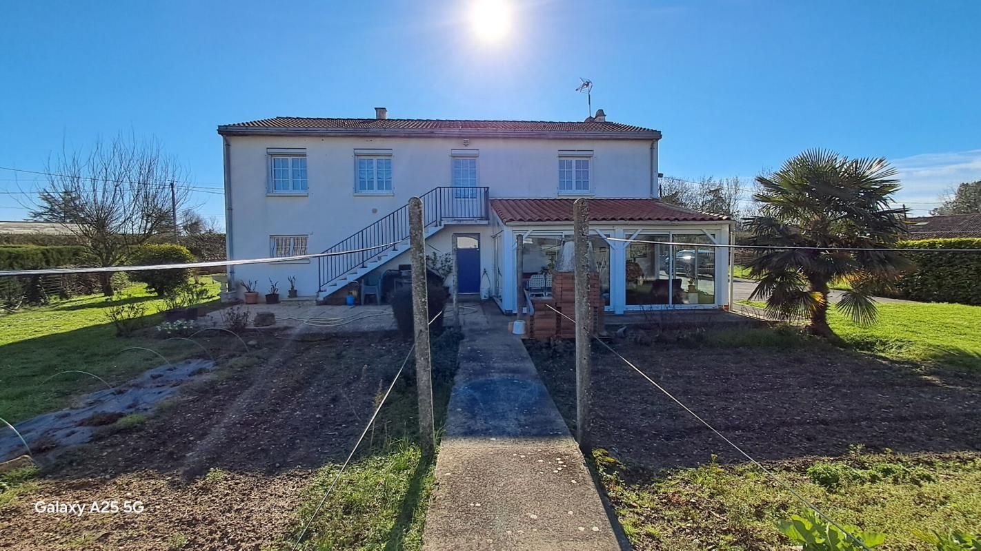 FONTENAY-LE-COMTE CHARMANTE MAISON 5 pièce(s) 105 m2 sur terrain 1100 m2 clôturé et plat 4