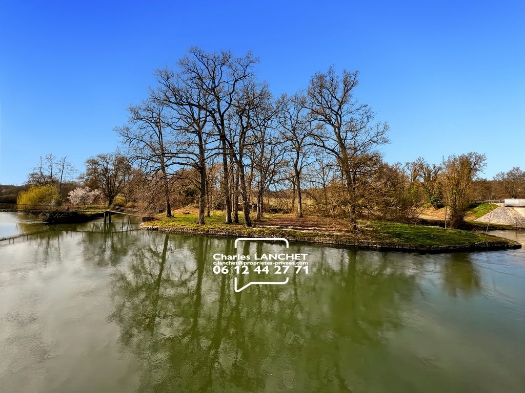 LA CHAPELLE Ensemble immobilier 1000 m² avec maison d'habitation et terrain 2