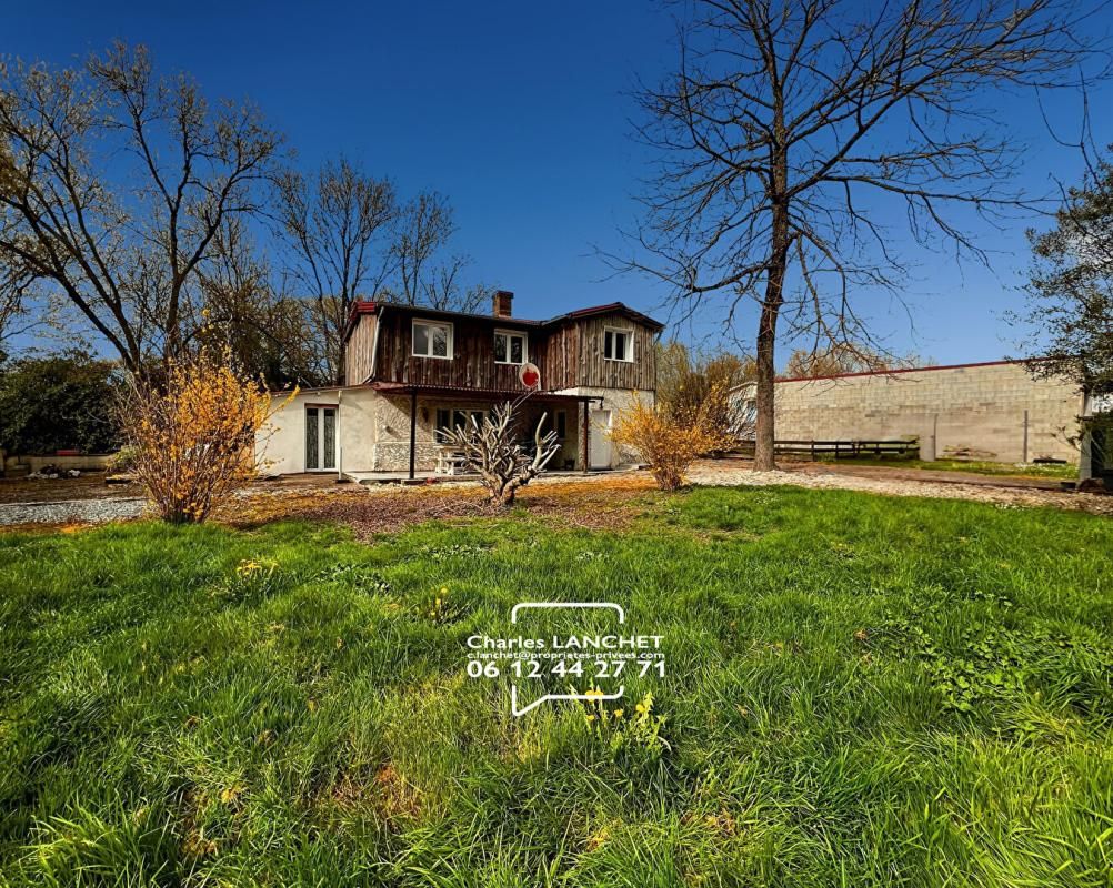 LA CHAPELLE Ensemble immobilier 1000 m² avec maison d'habitation et terrain 3
