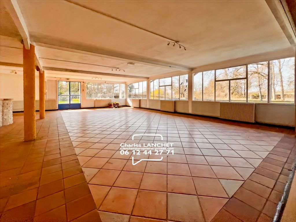 LA CHAPELLE Ensemble immobilier 1000 m² avec maison d'habitation et terrain 4