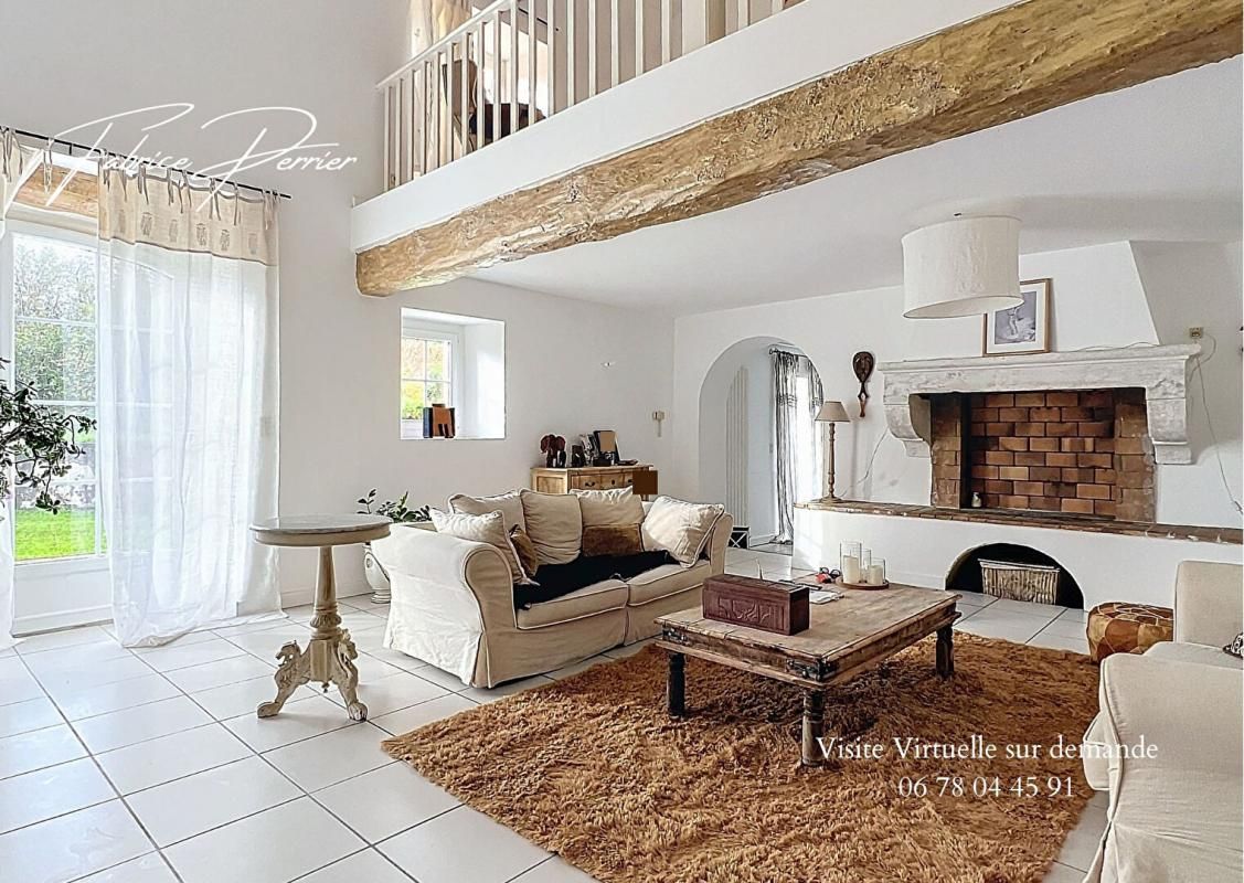 LA BEGUDE-DE-MAZENC Maison en pierre 320 m2 habitables + Dépendances 260m² 2