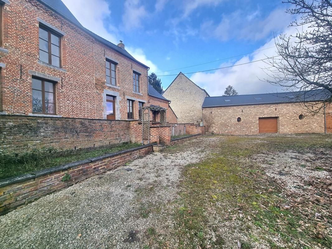 ORIGNY-EN-THIERACHE Maison Origny En Thierache 11 pièce(s) 241 m2 2