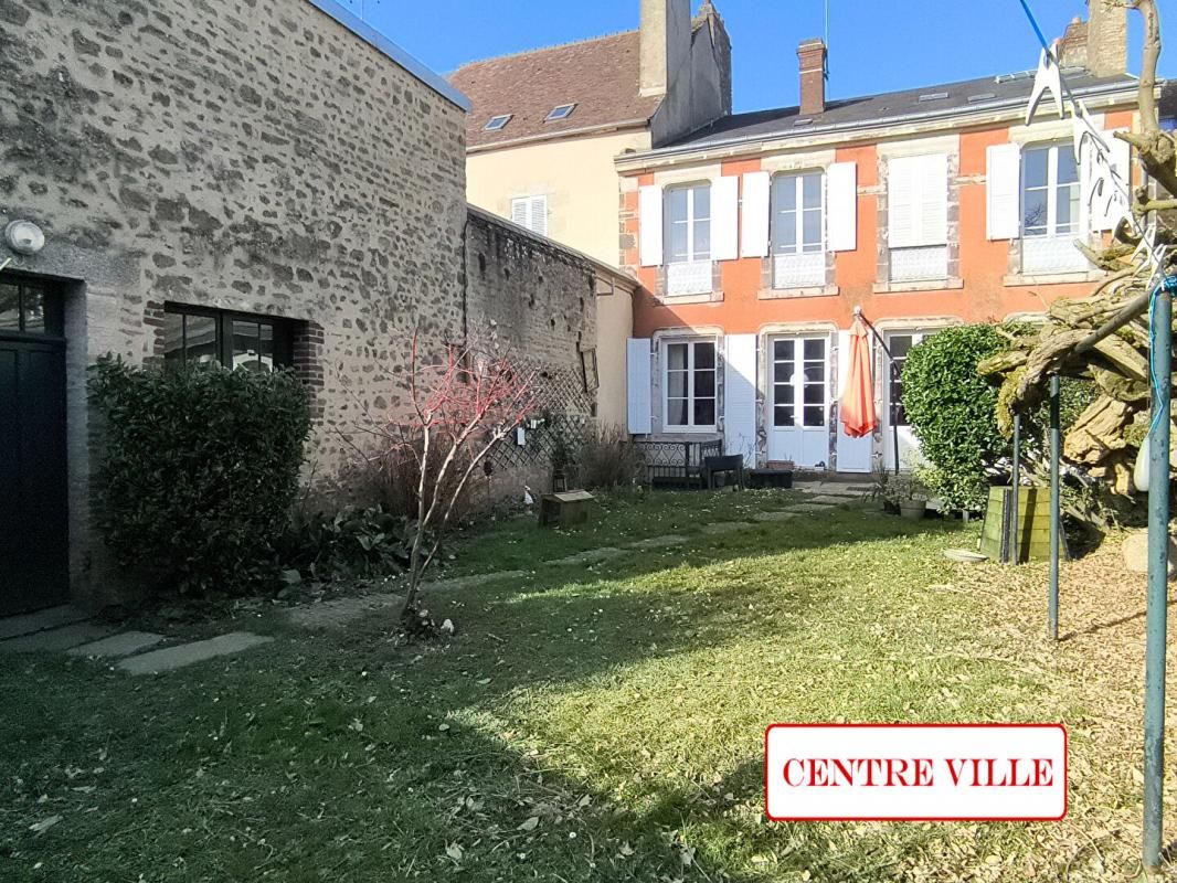 ALENCON Maison de ville avec jardin et garage 2
