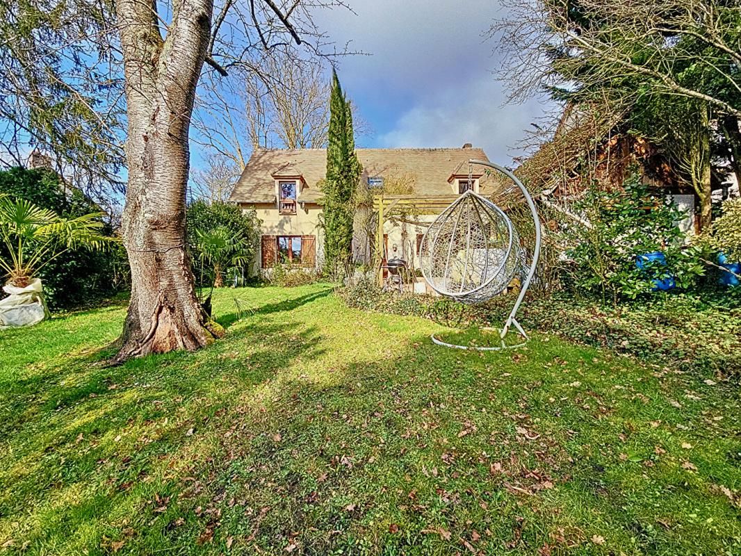 Maison  au calme mais a proximité axes N12 et commerces