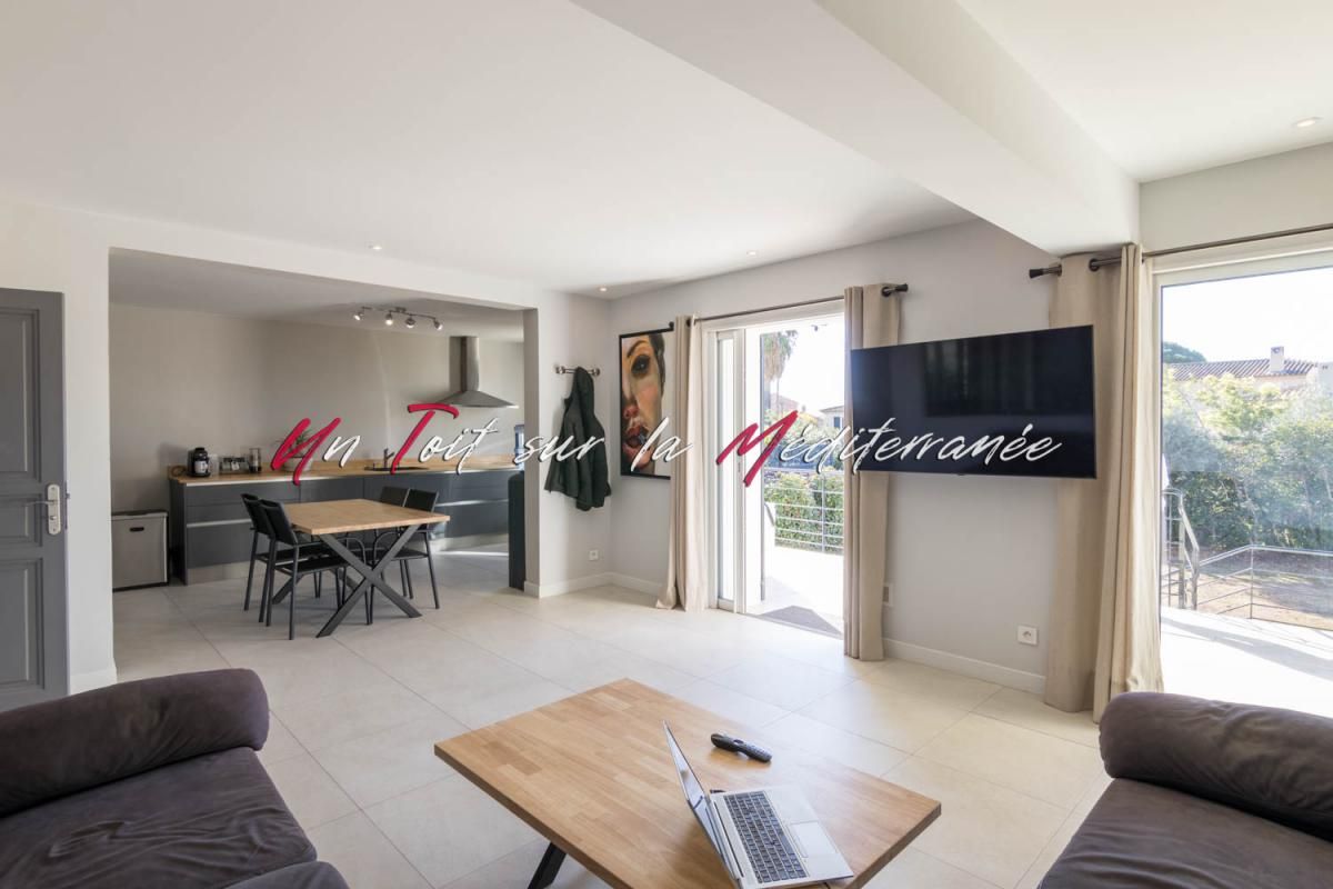 CARQUEIRANNE Maison fraîchement rénovée de 140m2, 5 chambres à Carqueiranne - Parcelle 400m2 piscinable 3