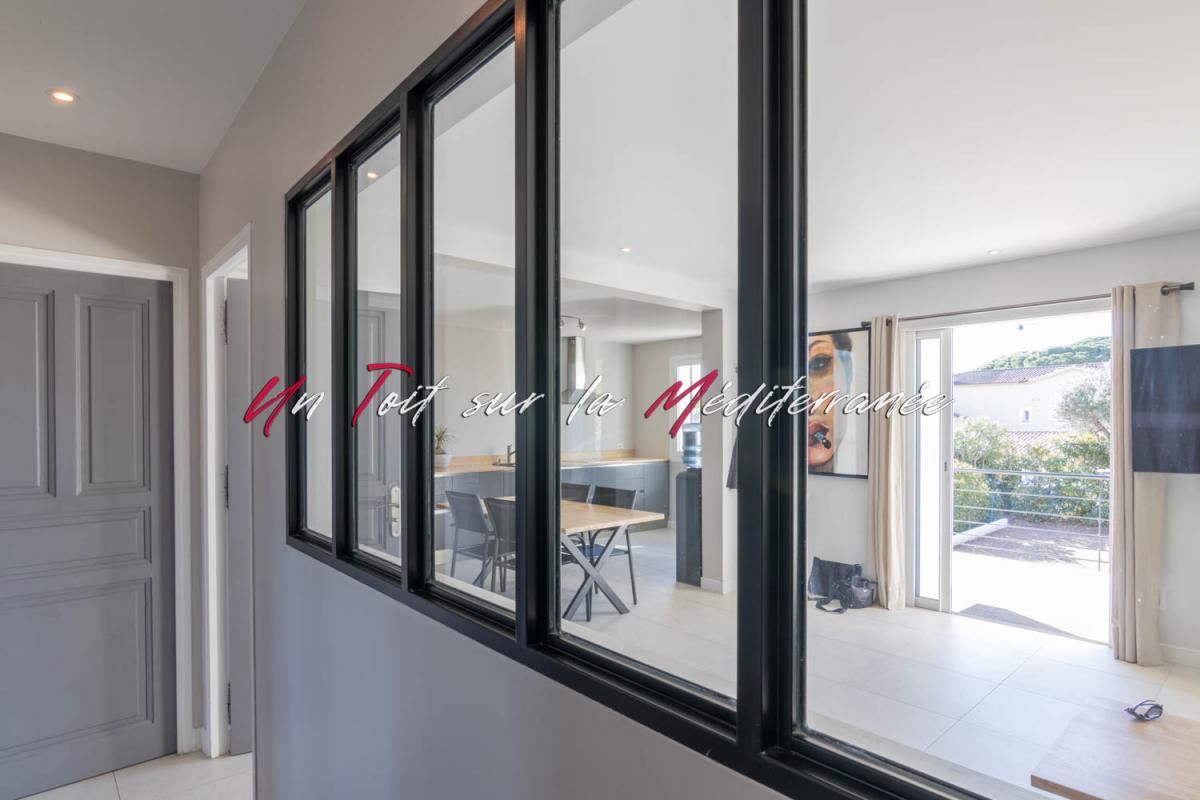 CARQUEIRANNE Maison fraîchement rénovée de 140m2, 5 chambres à Carqueiranne - Parcelle 400m2 piscinable 4