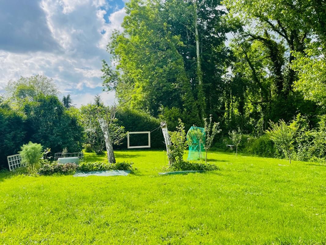 Terrain privé de 1500m2 avec mobil home et chalet à Marcilly Sur Eure