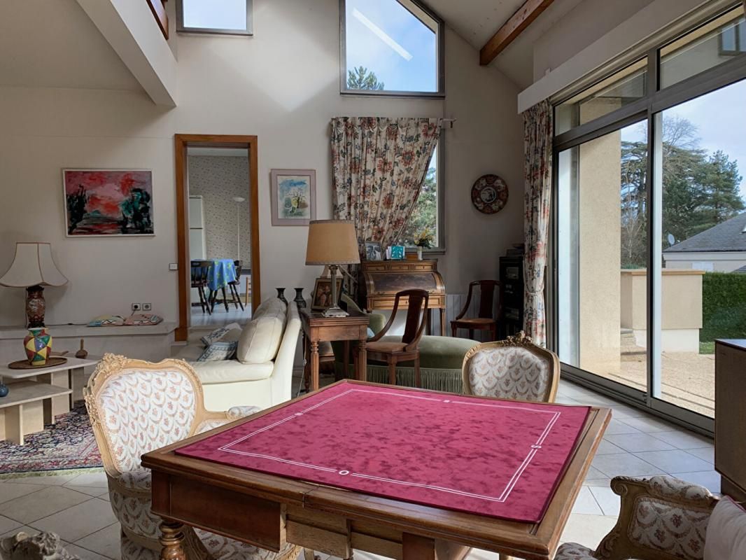 LOUVECIENNES Splendide maison d'architecte de 250 m2 sur parc de 2400 m² à Louveciennes , Prix: 1.350.000 euros 3