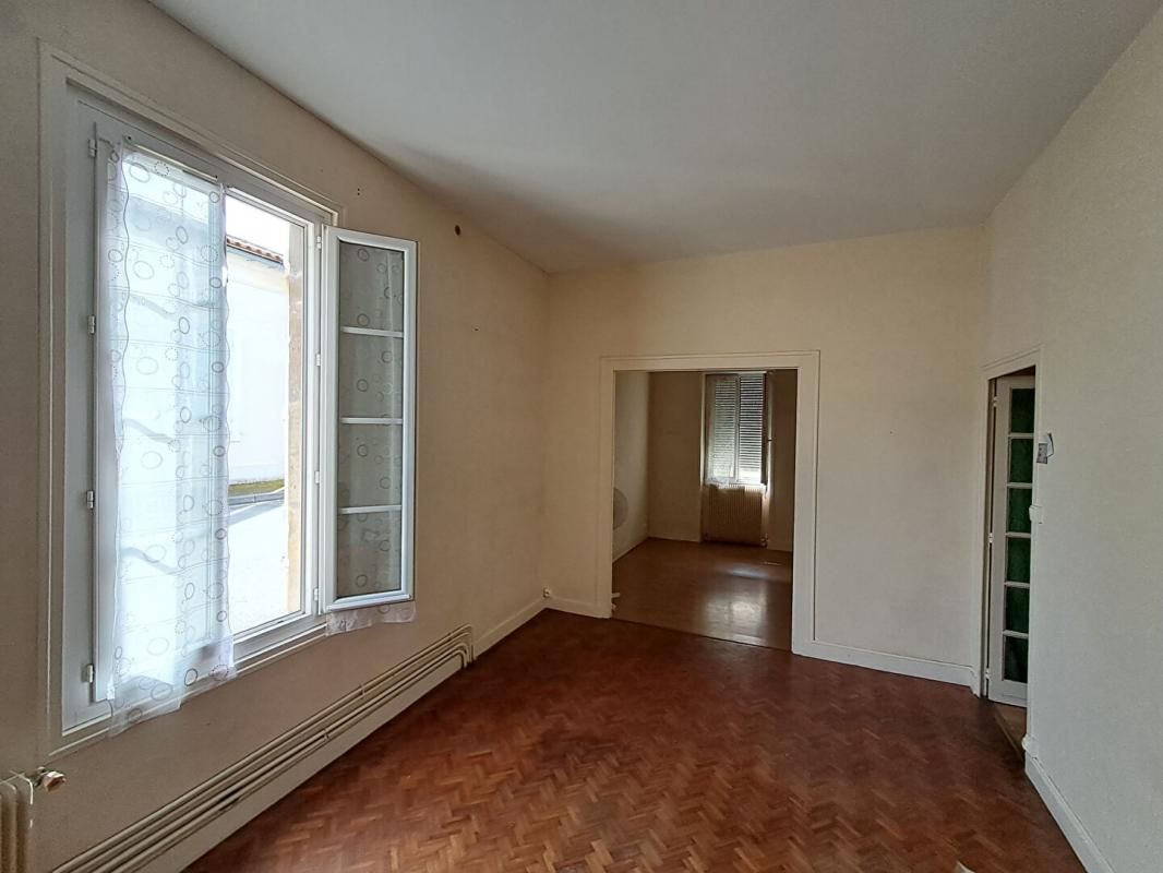 COGNAC Maison Cognac 4 pièce(s) 104 m2  A rénover Crit 396809 Nouveau Prix 2