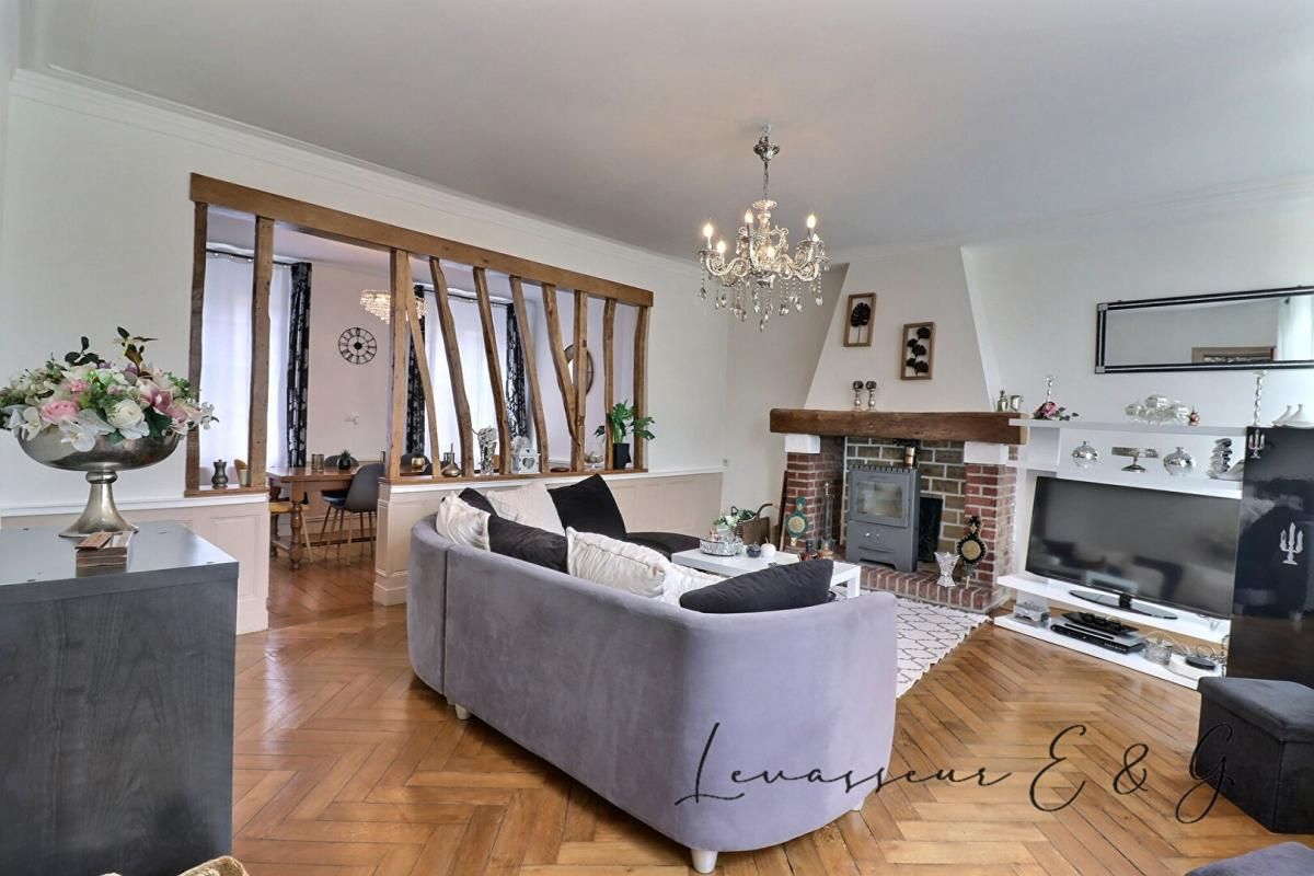 GRANDVILLIERS Maison Grandvilliers 8 pièce(s) 212 m2 2
