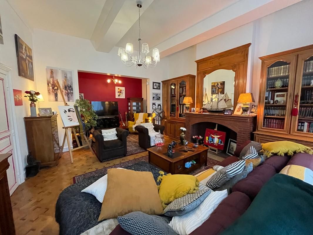 NOYON Maison + Appartement à NOYON de 283m² 2