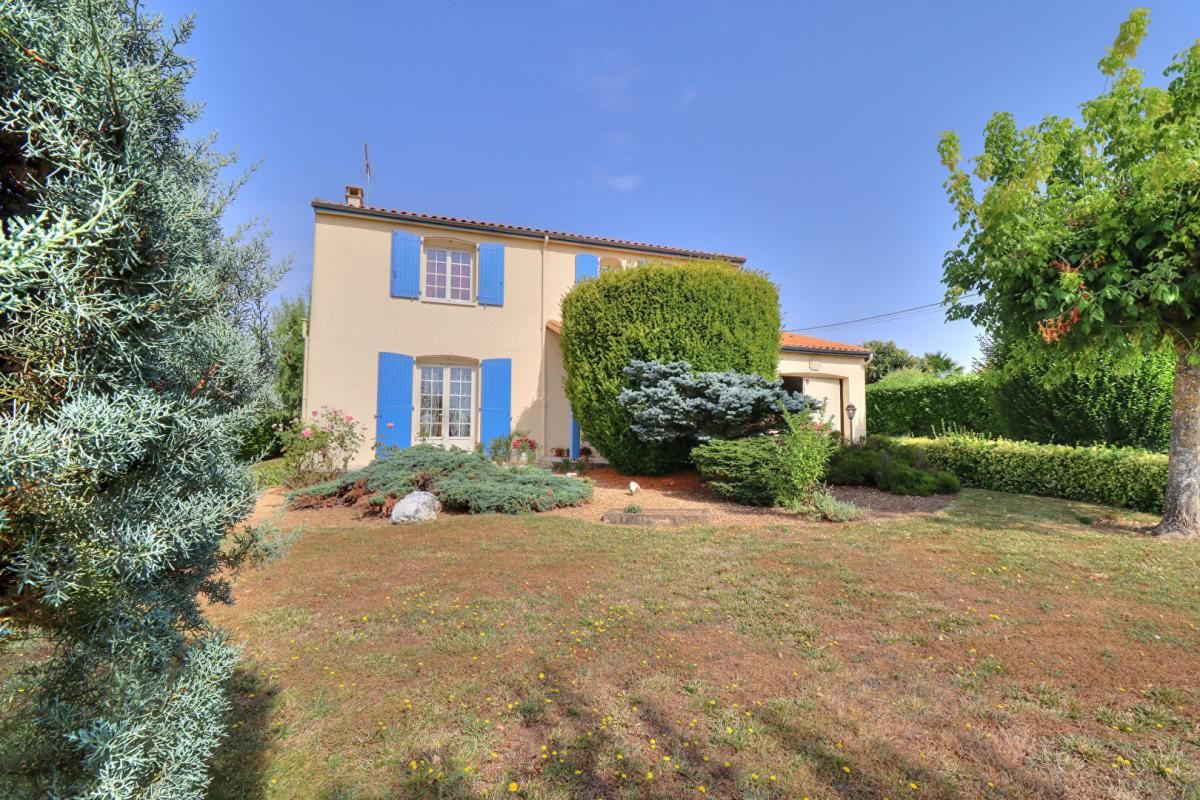 SAINT-MAXIRE Maison Saint Maxire 6 pièce(s) 125 m2 2
