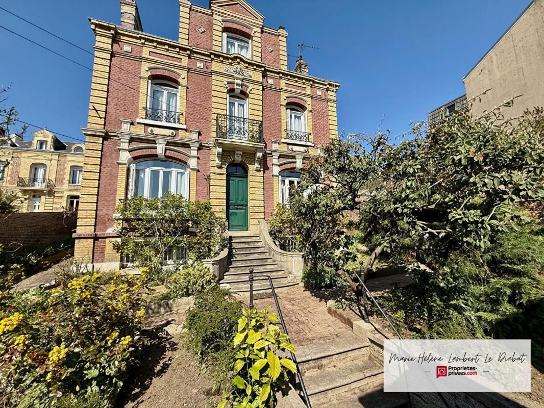 À VENDRE LE HAVRE VILLE BASSE - MAISON DE CARACTÈRE - T8 - GARAGES - SOUS-SOL - JARDIN