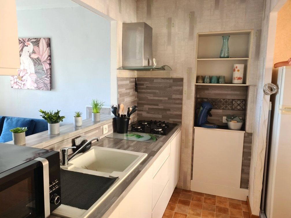 SAINT-ROME-DE-TARN Immeuble 2 appartements + 2 commerces 4