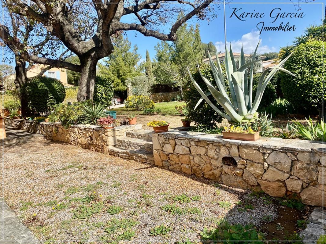 SANARY-SUR-MER Maison Sanary Sur Mer 4 pièce(s) 101 m2 - garage - terrain 1000 M² 4