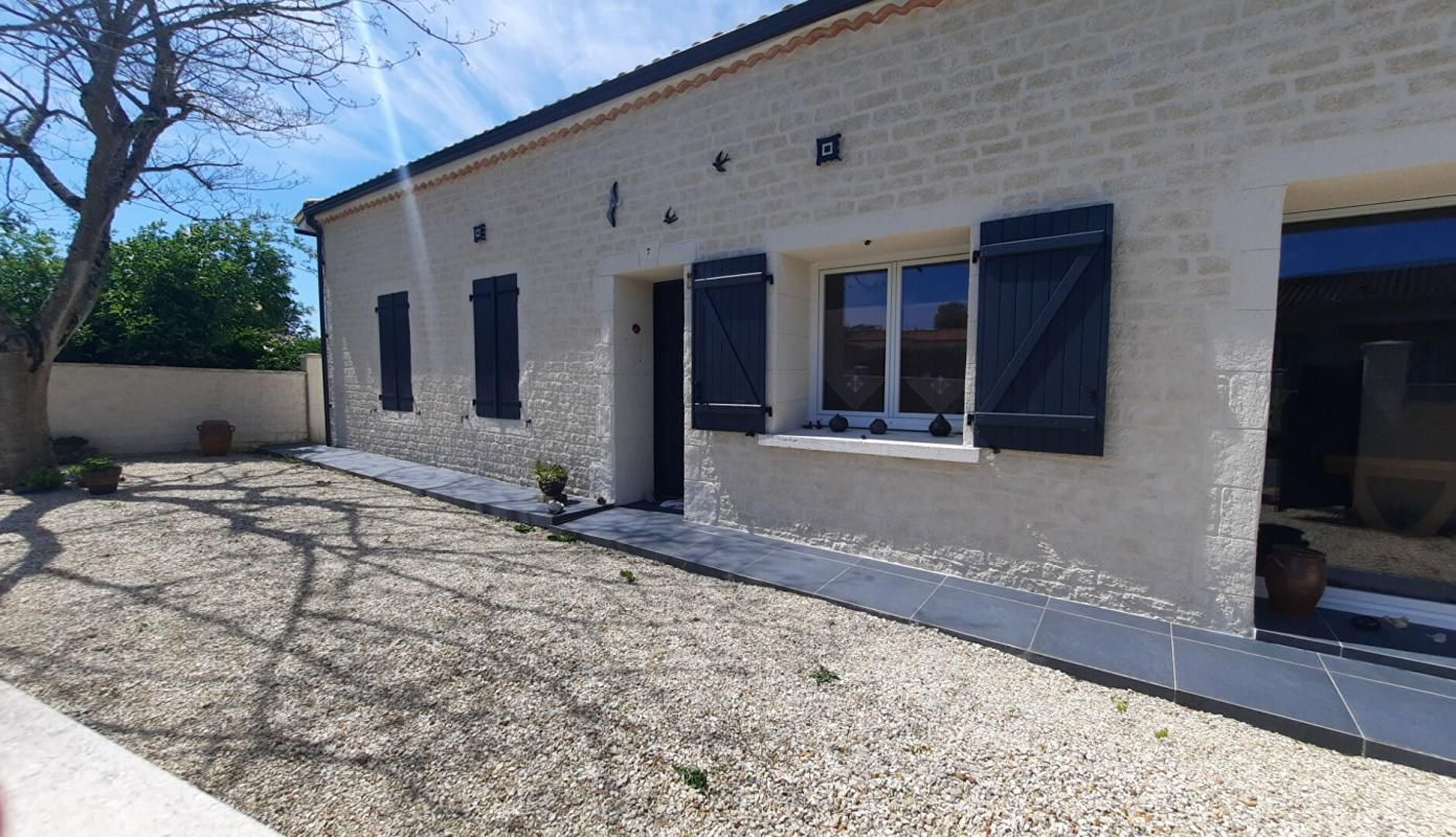 Charentaise rénovée  4 chambres plain-pied