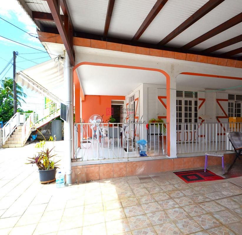 BAIE-MAHAULT Baie Mahault 97122 - Maison 8 pièces, 5 chambres 2