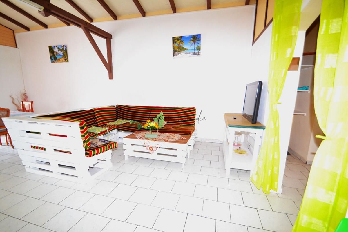 BAIE-MAHAULT Baie Mahault 97122 - Maison 8 pièces, 5 chambres 4
