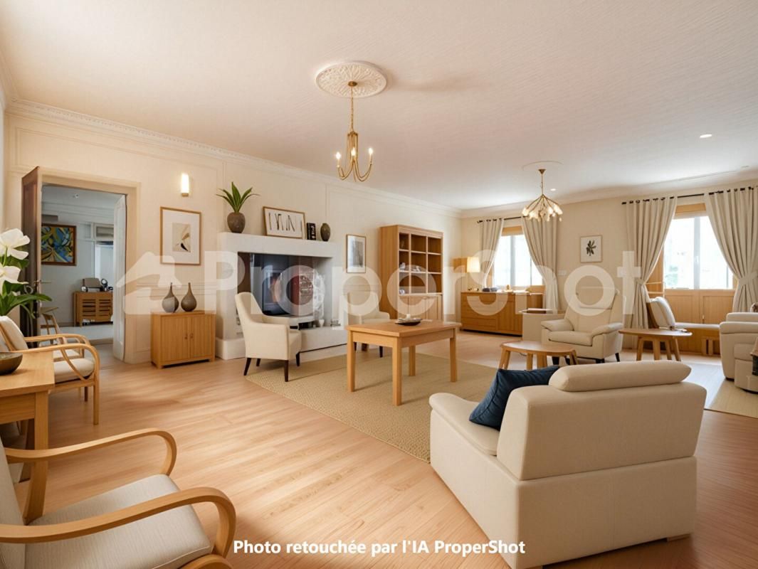 LUCHAPT Propriété longère 330m2 dépendances et parcelles 4