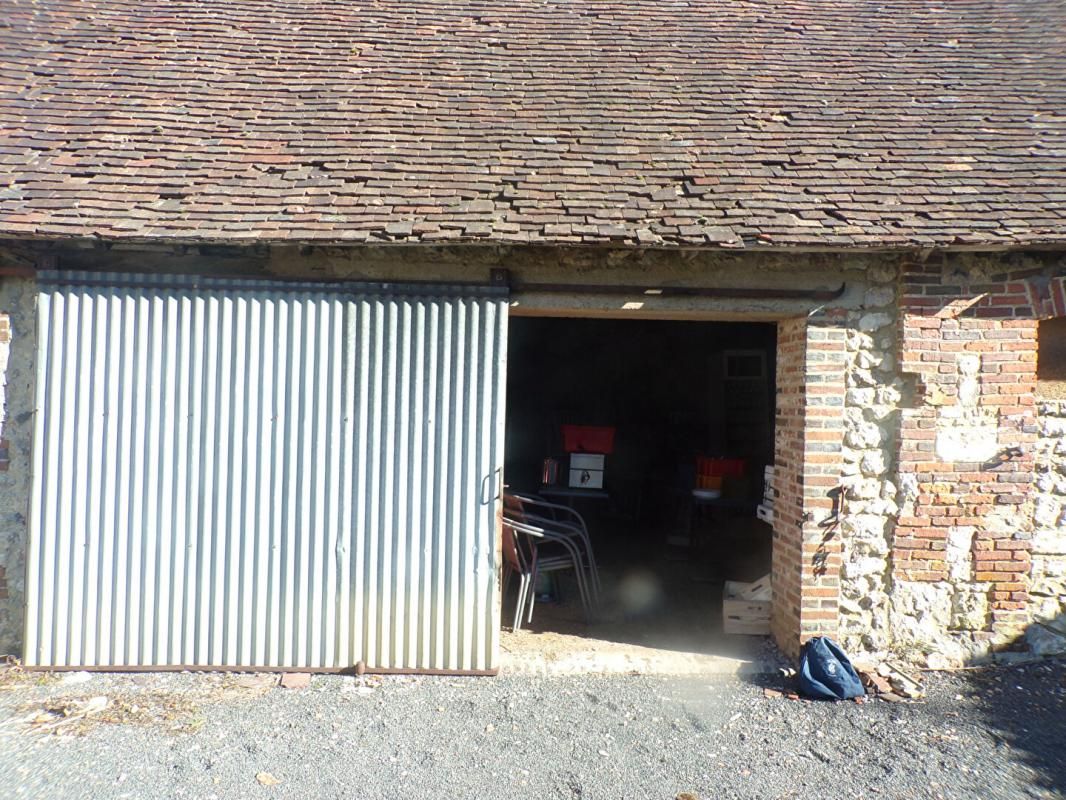 TOUROUVRE Parking / box 54 m2 3