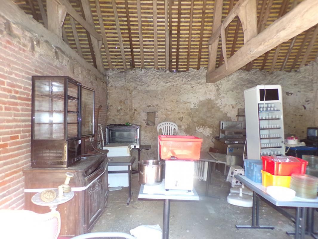 TOUROUVRE Parking / box 54 m2 4