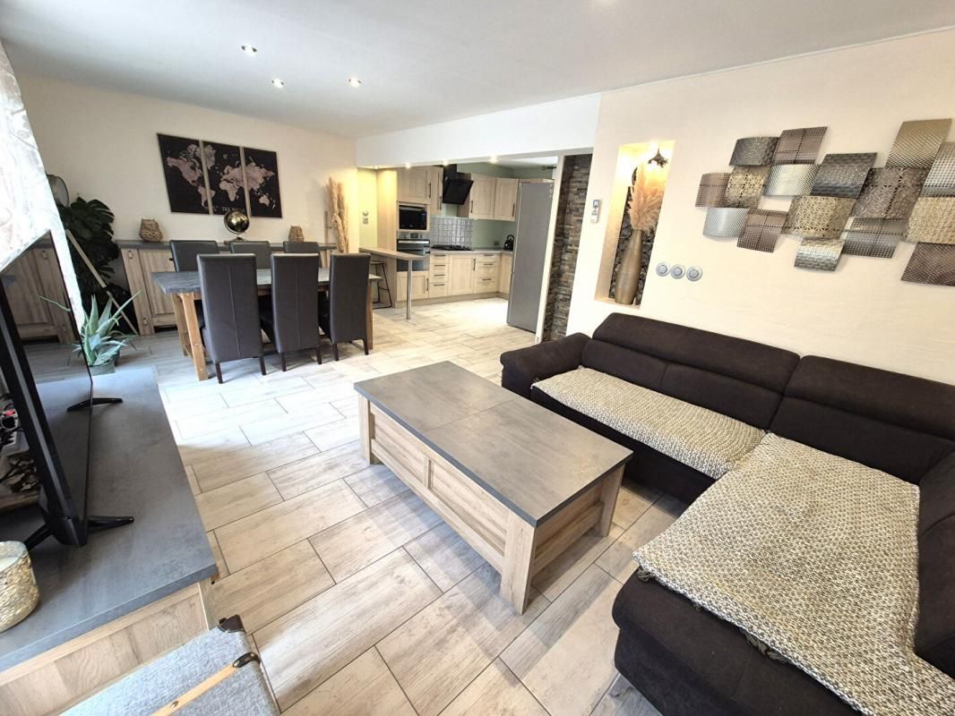 SAINT-DIZIER Belle Maison Contemporaine de 101 m² entièrement Rénovée avec Cour, Atelier, Terrasses, Abri de jardin et Terrain clos et arboré de 347 m² 4
