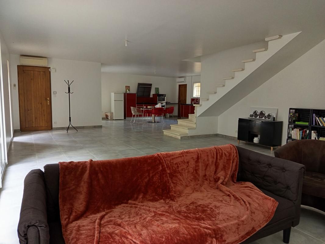 SAINT-RESTITUT Villa 190m², terrain de 756m², 4 chambres, Double Garage à St Restitut 370 000 HAI 4