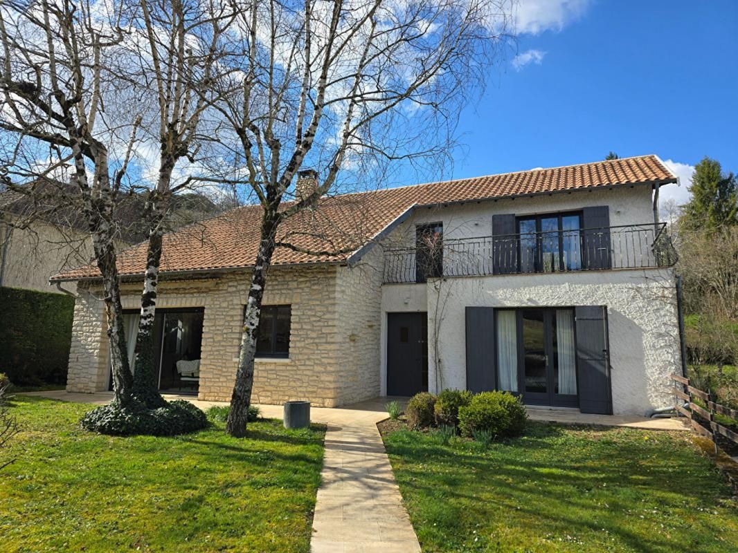 Maison individuelle de type 6, sur sous-sol complet, garage, piscine, sur un terrain de 1077 m²