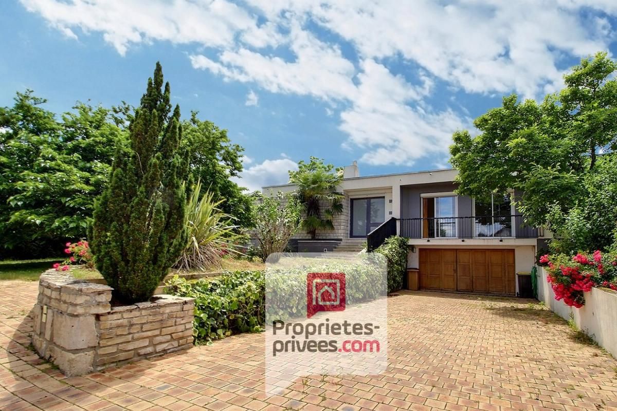 AMILLY A VENDRE MAISON d'ARCHITECTE 130 m2 environ, TERRASSES, sous-sol total, parc arboré 2