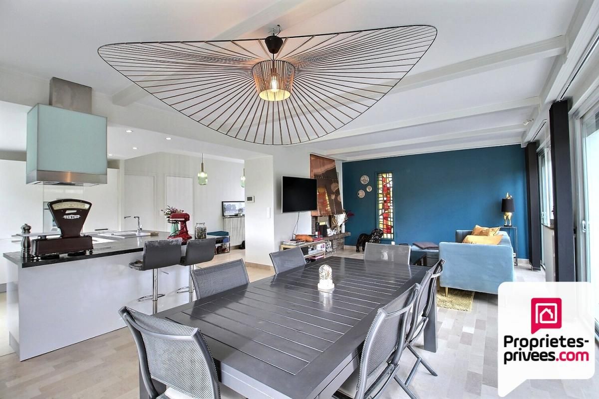 AMILLY A VENDRE MAISON d'ARCHITECTE 130 m2 environ, TERRASSES, sous-sol total, parc arboré 4
