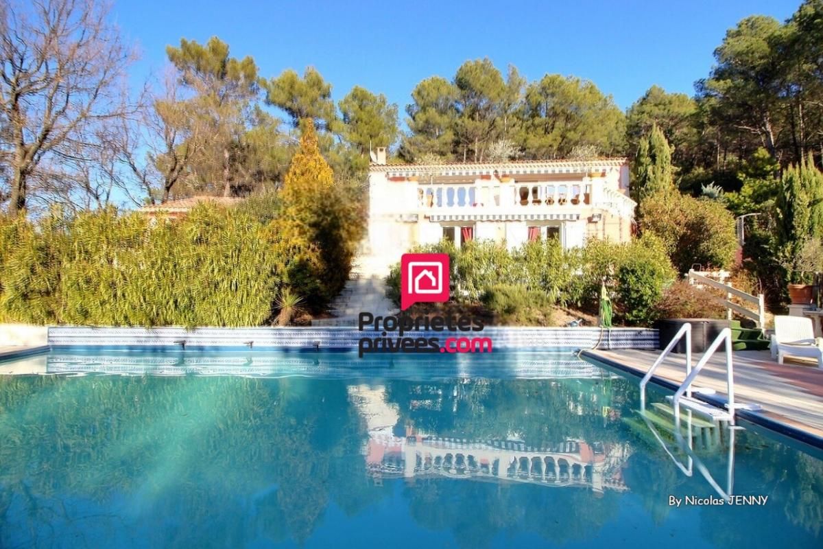 Villa - PROCHE SAINT MAXIMIN -7 pièces 225 m² - 685 000 Euros -