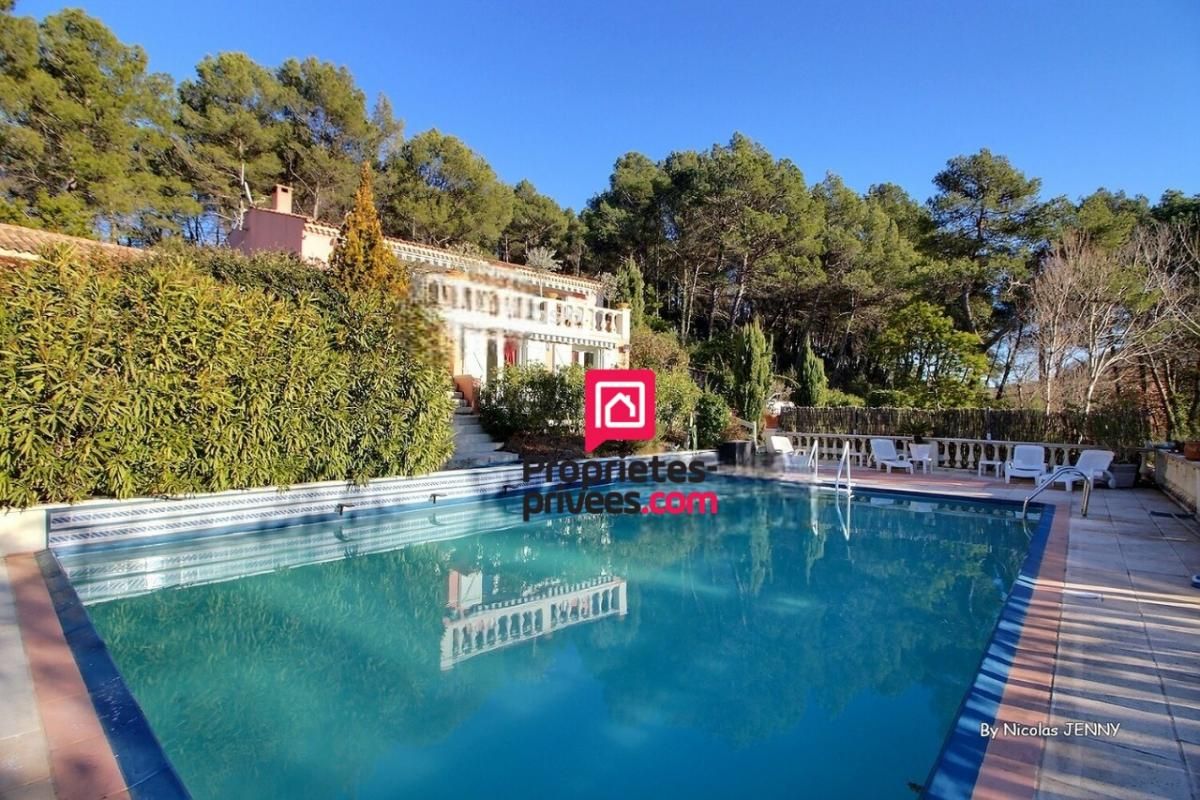 POURCIEUX Villa - PROCHE SAINT MAXIMIN -7 pièces 225 m² - 685 000 Euros - 2