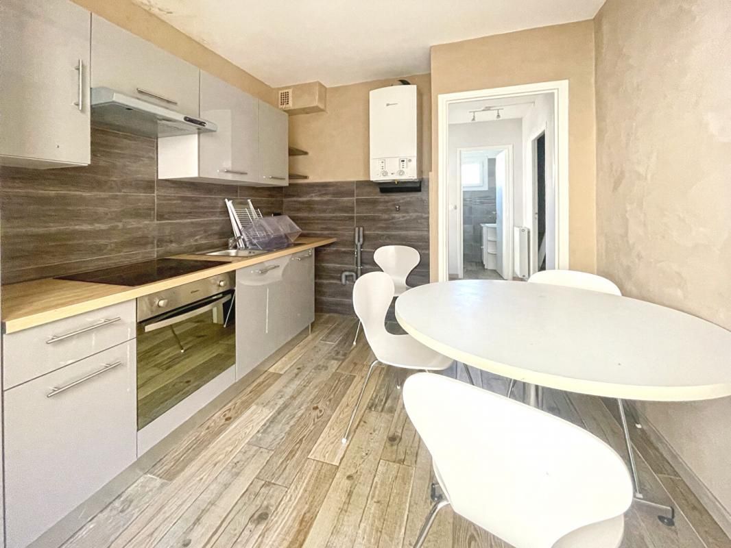 DIGNE-LES-BAINS Appartement 3 pièces 41m2 centre-ville Digne Les Bains - 2 garages 3