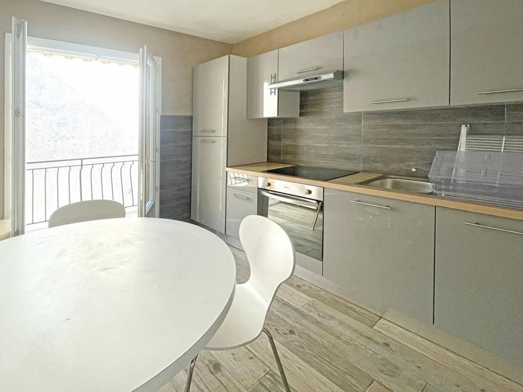 DIGNE-LES-BAINS Appartement 3 pièces 41m2 centre-ville Digne Les Bains - 2 garages 4