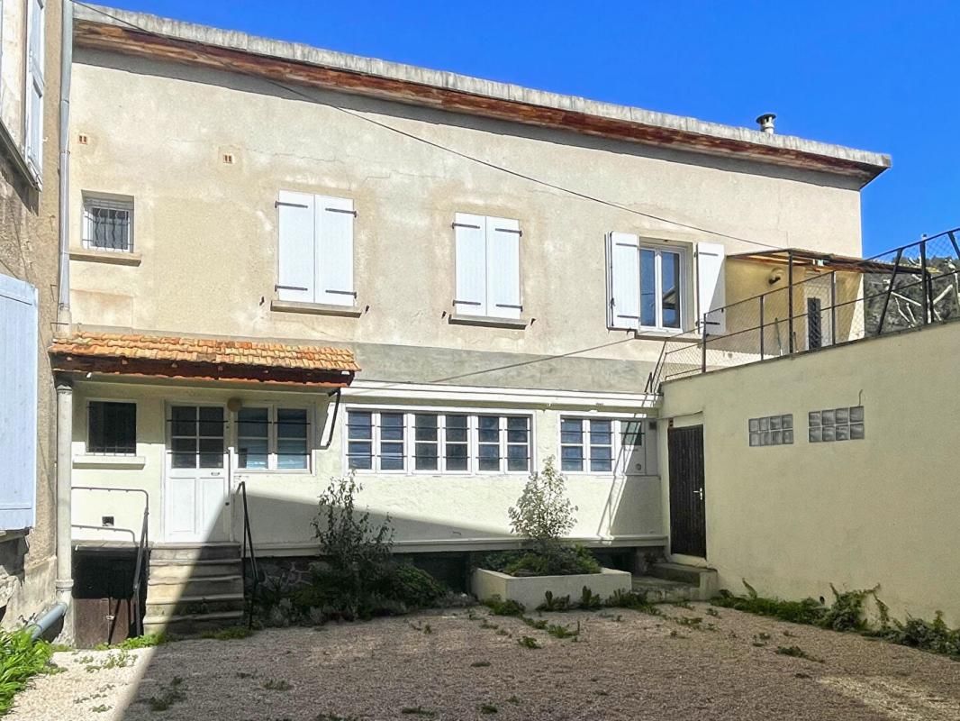 DIGNE-LES-BAINS Appartement sur cours T3 centre-ville Digne Les Bains 55 m2 + atelier/remise 2