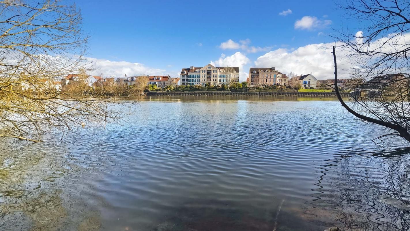 CERGY (95000) CERGY  - Hôtel restaurant en finition travaux 3.603 m² HAM terrain 15.262 m² 2