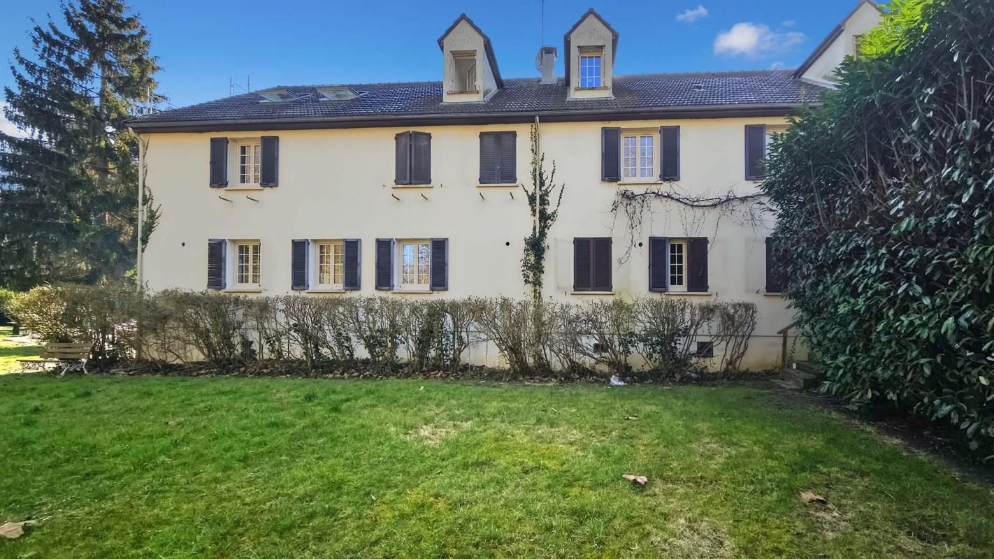 CERGY (95000) CERGY  - Hôtel restaurant en finition travaux 3.603 m² HAM terrain 15.262 m² 3